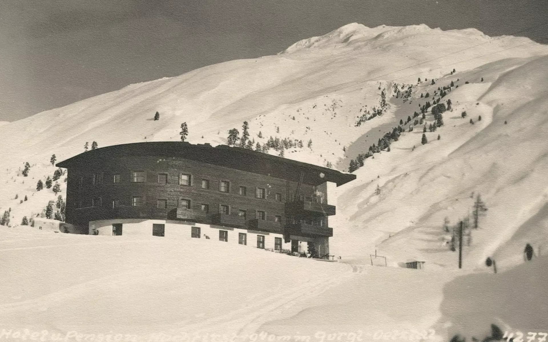Hochfirst_1920x1200_Chronik_Hotelansicht_csm_1934_01_60020209f0